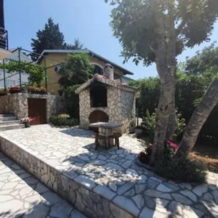 Small Near The In Gornji Karin * Anić