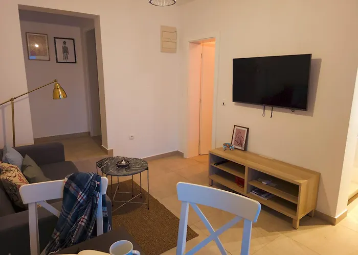Appartement Small Near The In Gornji Karin *