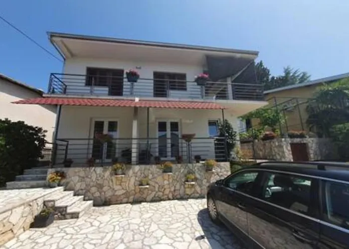 Апартаменты Small Near The In Gornji Karin Anic